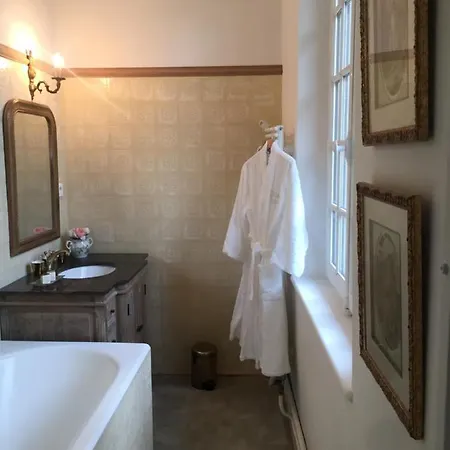 Chateau Ratou Nocleg ze śniadaniem 4*