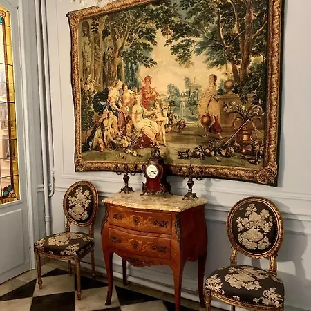Chateau Ratou Bed & Breakfast