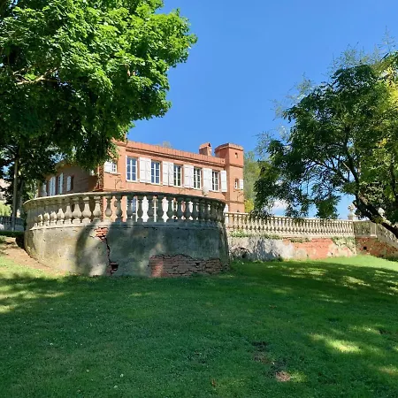 Chateau Ratou Bed & Breakfast *