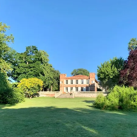 Chateau Ratou Bed & Breakfast *