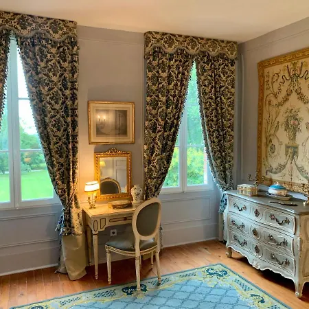 Chateau Ratou Bed & Breakfast