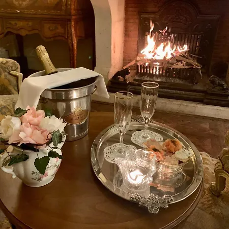 Chateau Ratou Bed & Breakfast